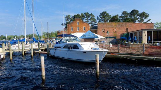 Grouper's Waterfront Restaurant