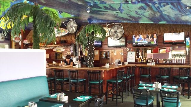 Hurricane Mo's Beachside Bar & Grill