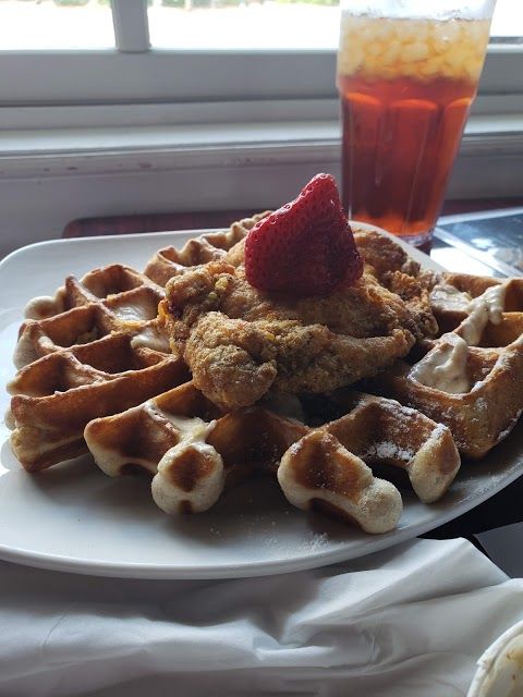 Dame's Chicken & Waffles